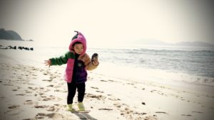 明神島前の砂浜